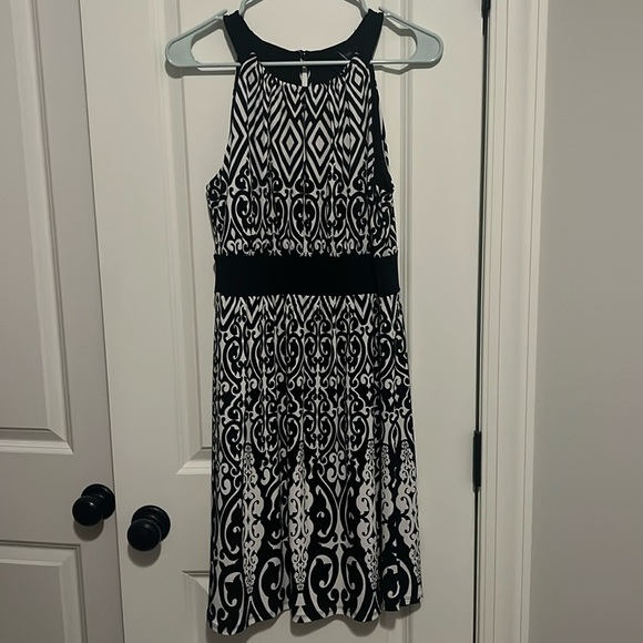 White House Black Market size Small w keyhole in front & back damask timeless - Picture 1 of 8